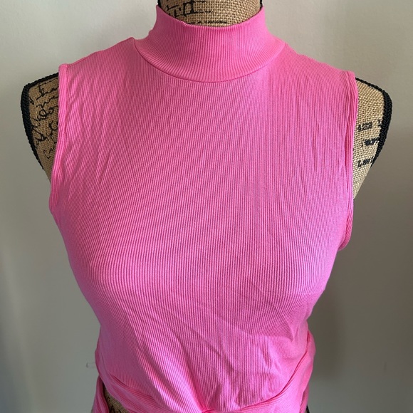 Pink top - Picture 2 of 5